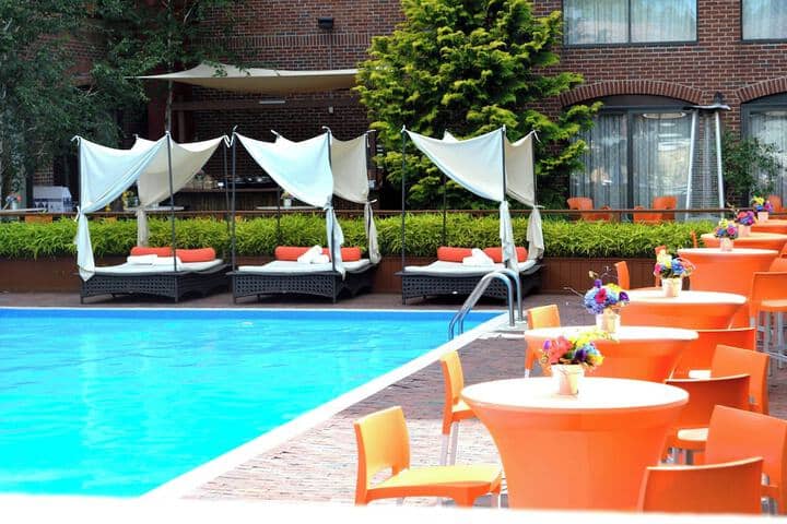 Indoor/outdoor pool